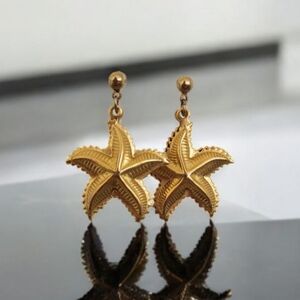 Vintage Gold Plated Starfish Dangle Earrings Scallop Edging Pierced Ear 1.25"